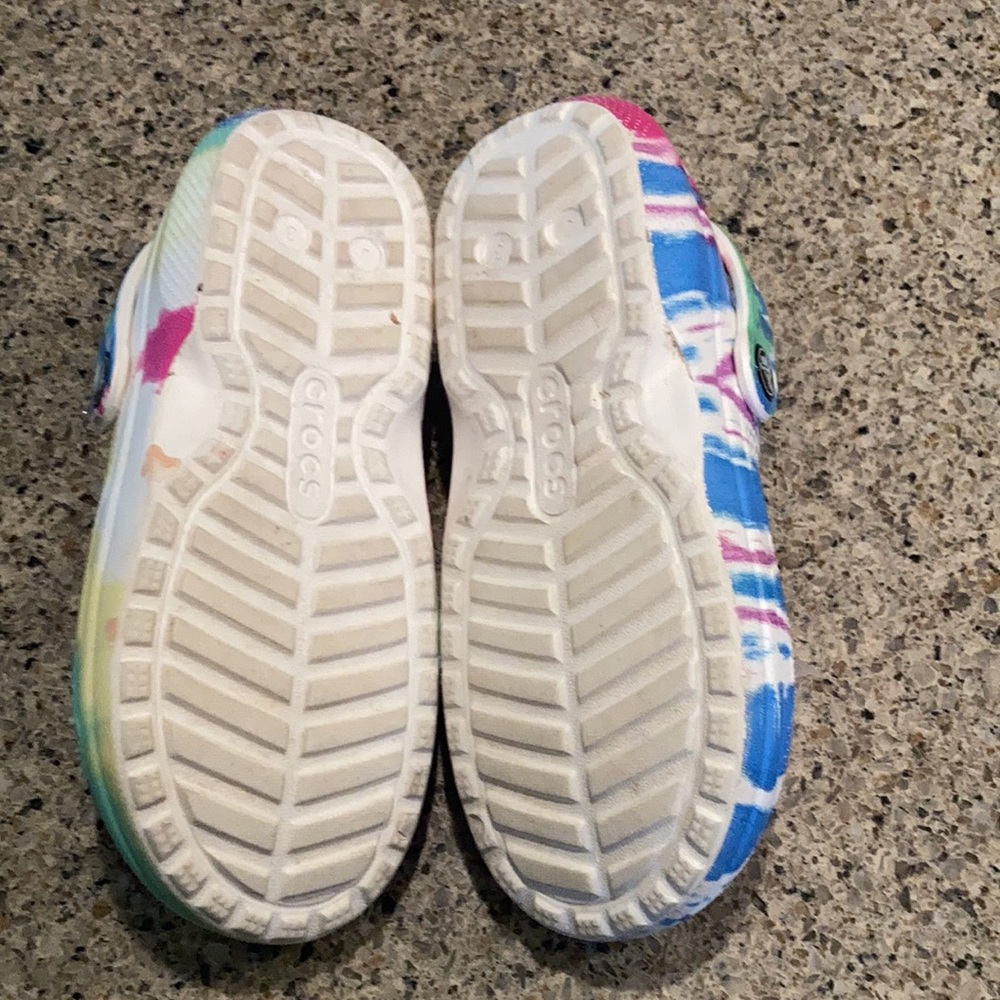 Size J3 Tie Dye Lined Crocs - Picture 8 of 9
